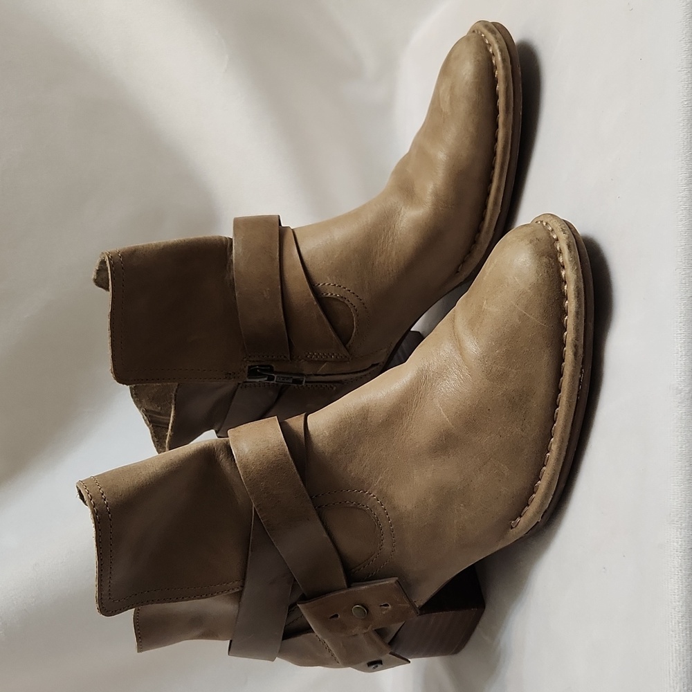 UGG Elysian Tan Leather Heeled Ankle Booties Boots (w size 7.5) - Picture 3 of 16